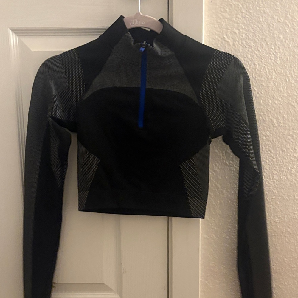 H&M Black and Gray Crop Top
